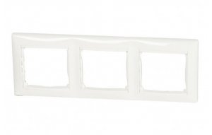 33902 Рамка 3-м VALENA горизонт. бел. Leg
